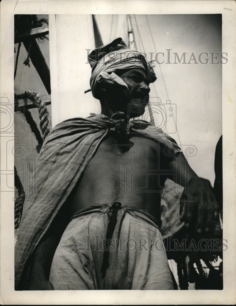 1938 Press Photo Taha Mahoemed Captain of Small Pajala Netherlands - Historic Images