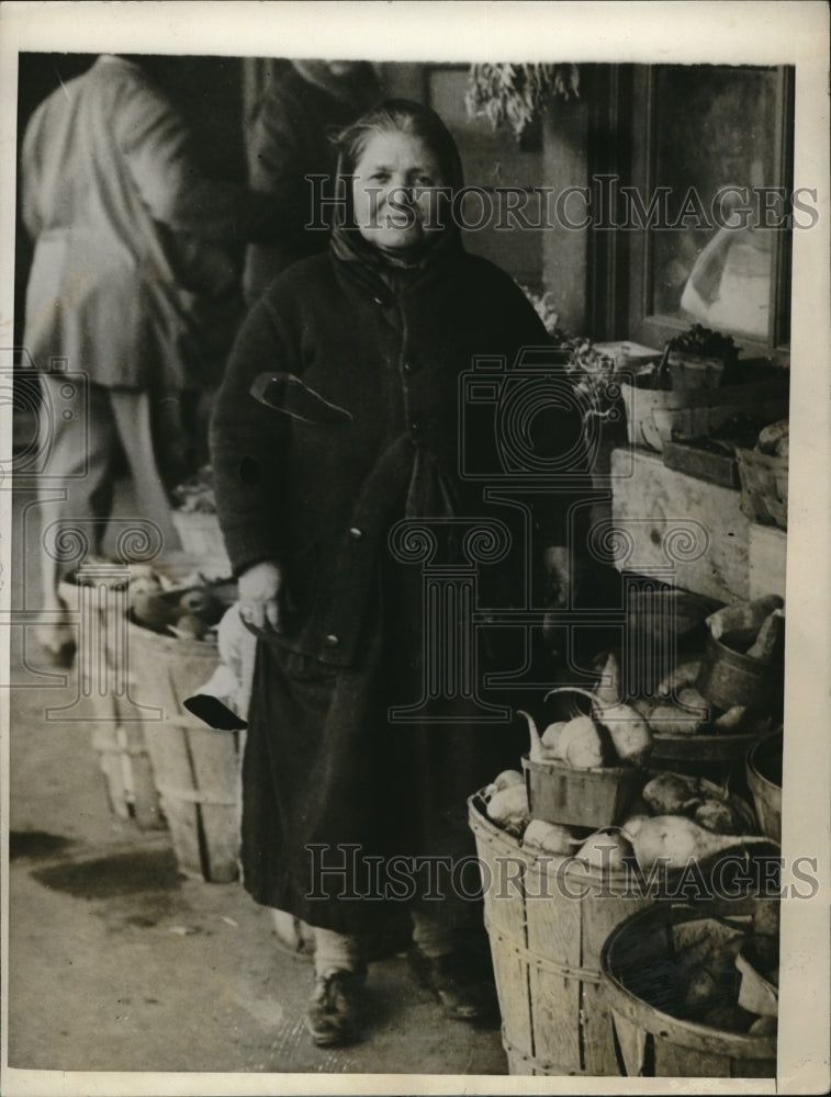 1928 Press Photo Kansas City MoMrs Mary Mazuch market merchant - Historic Images