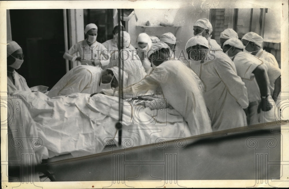 1937 Press Photo Lige Debowski wounded hero operated - Historic Images