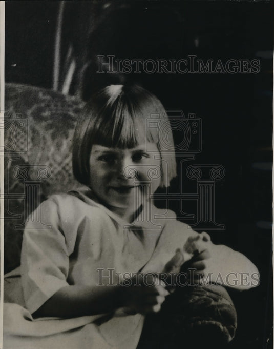 1931 Press Photo Vivian Keighner  age 6 who was clawed by lion cub - Historic Images