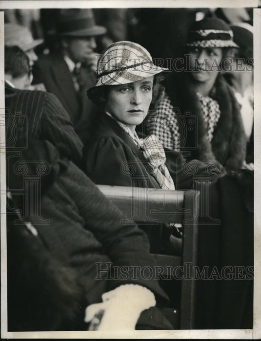 1933 Press Photo Mrs Cornelius V Whinet attending the Kentucky Derby - Historic Images