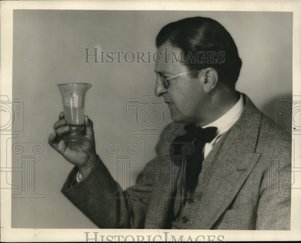 1928 Press Photo John Nickolaus chief lab technician Metro-Goldwyn-Mayer studios-Historic Images