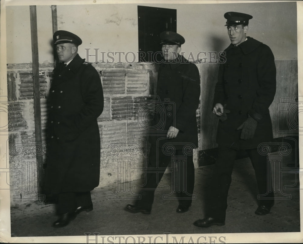 1930 Press Photo Coast Guard Captain Paul Forner, Rudolph Thompson, Asa Emis - Historic Images