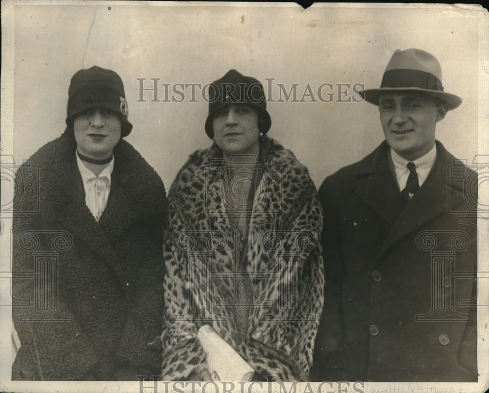 1926 Press Photo (L to R) Mrs Reginald Vanderbilt, Warychise De Pedroso &amp; Harry - Historic Images