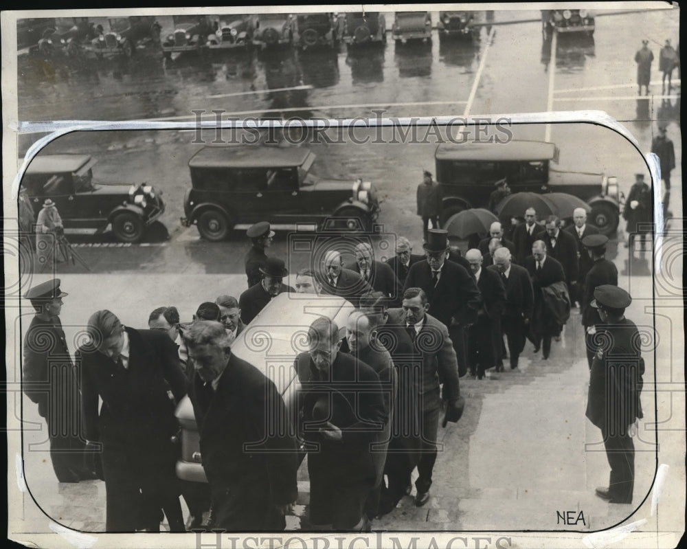 1929 Press Photo Senator Burton&#39;s body being carried in the senate at Washington - Historic Images