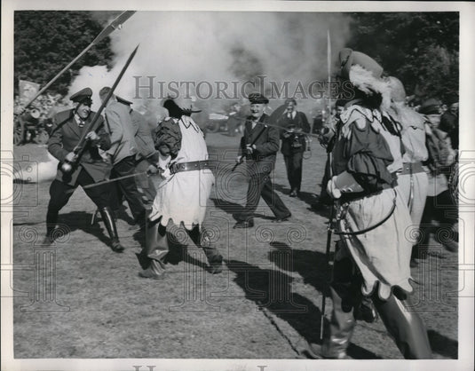 1953 Press Photo Berlin "Pankgrafen" Knights, in historic costumes, engage in - Historic Images