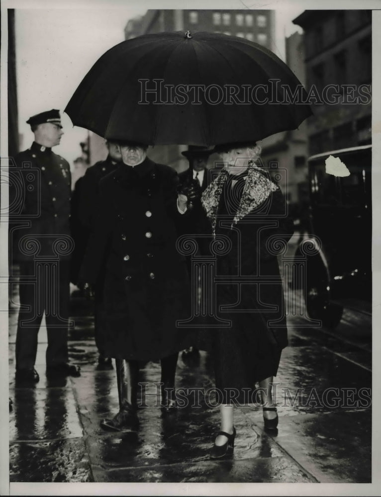 1935 Press Photo Mrs. Cornelius arriving at church. - Historic Images