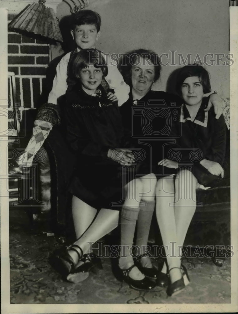 1929 Press Photo Curtis S. Devoshire arrested for kidnapping Alice Labutis who - Historic Images