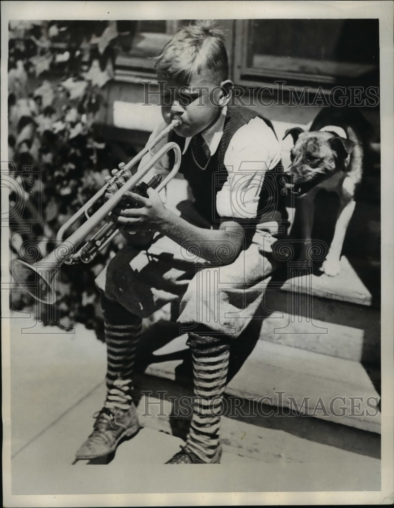 1933 Press Photo Young Boy Warren Dewey Practicing Trumpet Outdoors - Historic Images