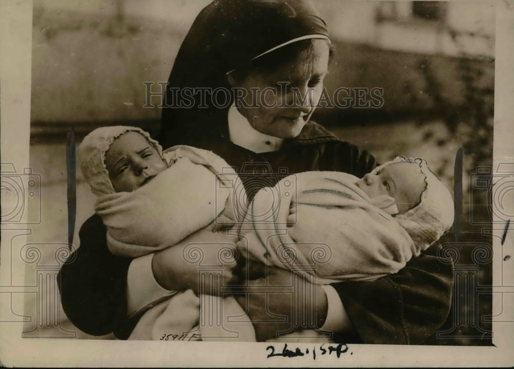 1922 Press Photo Marchioness&#39;s of Anglesey&#39;s twins. - Historic Images