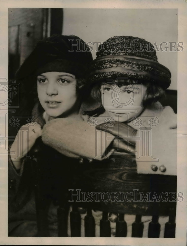 1922 Press Photo Edward Greenstone Adopts Mary And Violet Yaffe And Invalid Mom - Historic Images