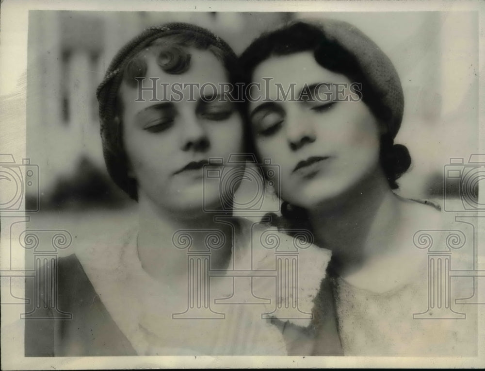 1932 Press Photo Margie Lowe, Elizabeth Guidl, Eyes Closed &amp; Lips Shut - Historic Images