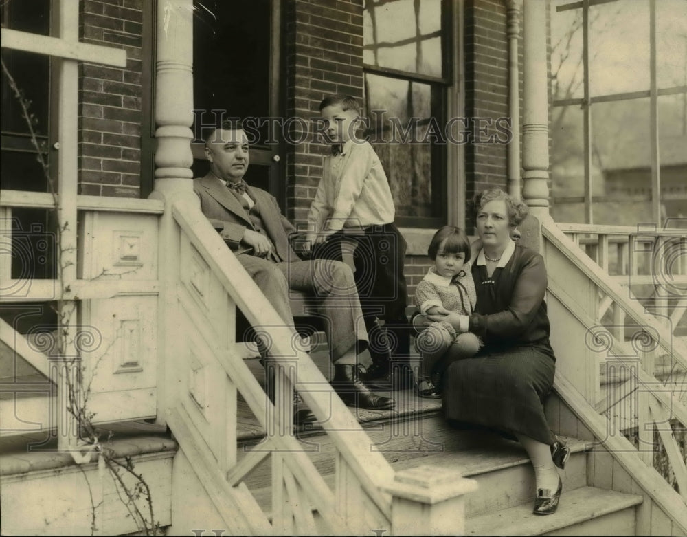 1932 Press Photo Mr. and Mrs. R.L. Grey and Children Dick and Sue - Historic Images