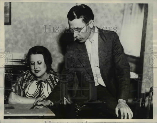 1932 Press Photo Mrs. Bennett Griffin And Jeff Griffin Checking Route - Historic Images