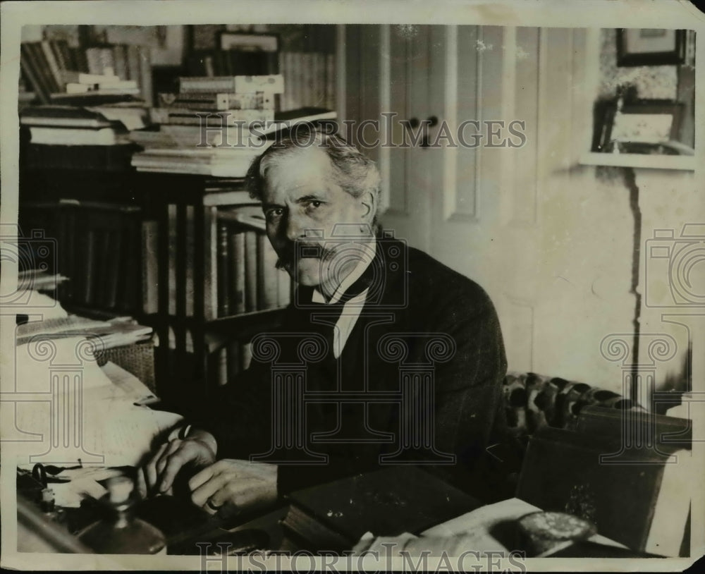 1927 Press Photo Ramsey MacDonald at his home - Historic Images