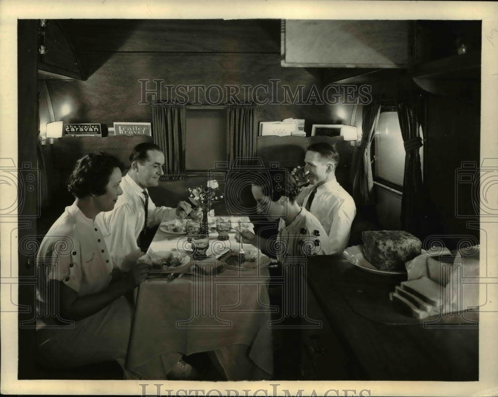 1938 Press Photo Interior roominess is an important feature of the Federal coach - Historic Images