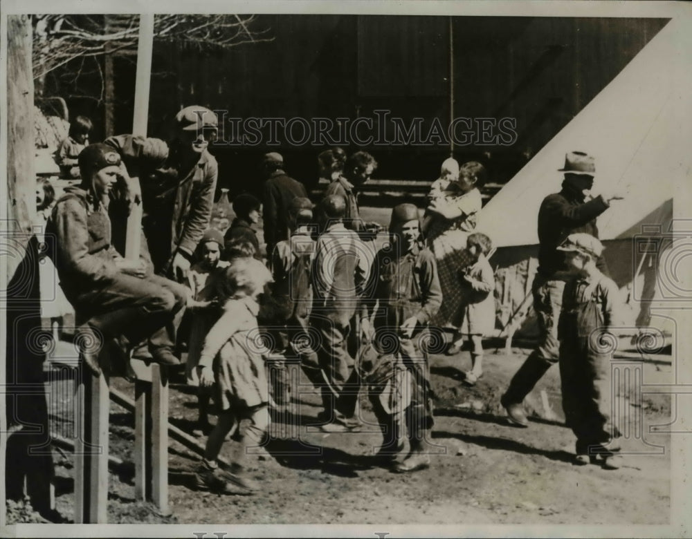 1935 Press Photo Arkansas Flood Refugee Levee Camp, St. Francis River - Historic Images