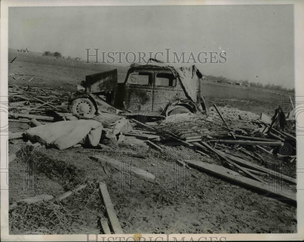 1944 Press Photo Tornado Damaged Car, Debris in Woodson, Arkansas - Historic Images