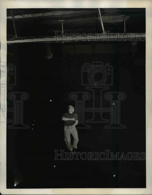 1940 Press Photo Charlie Aorlana at Ringling Bros Barnum & Bailey circus - Historic Images