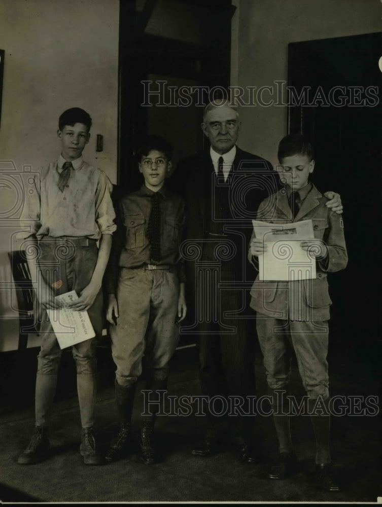 1923 Press Photo David Posker, Theo Kiosch and Frank Brumby, boy scouts shown - Historic Images