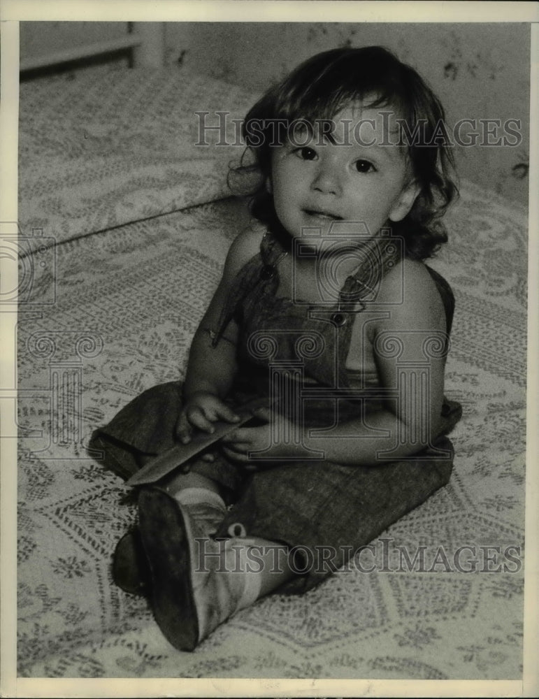 1936 Press Photo Yvonne Torres orphaned by murder-suicide of Angelina Torres and - Historic Images