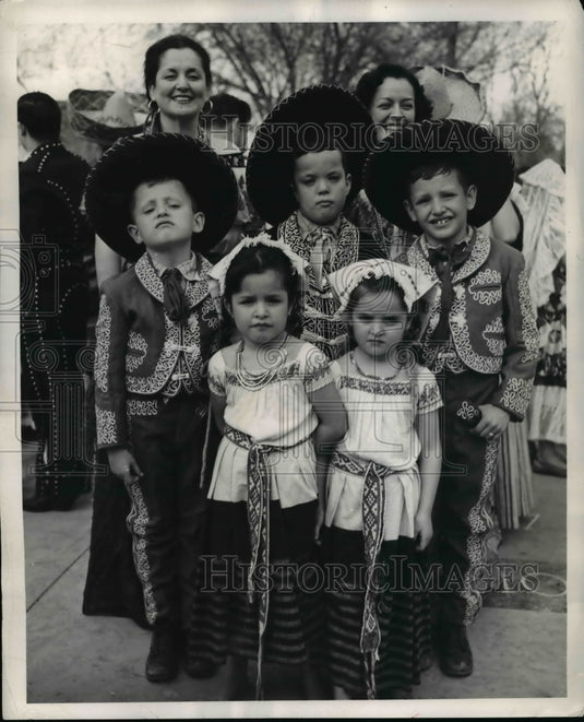 1948 Press Photo Mrs Francisco P Tapia & kids Jose, Carlos,Francisco,Tony - Historic Images