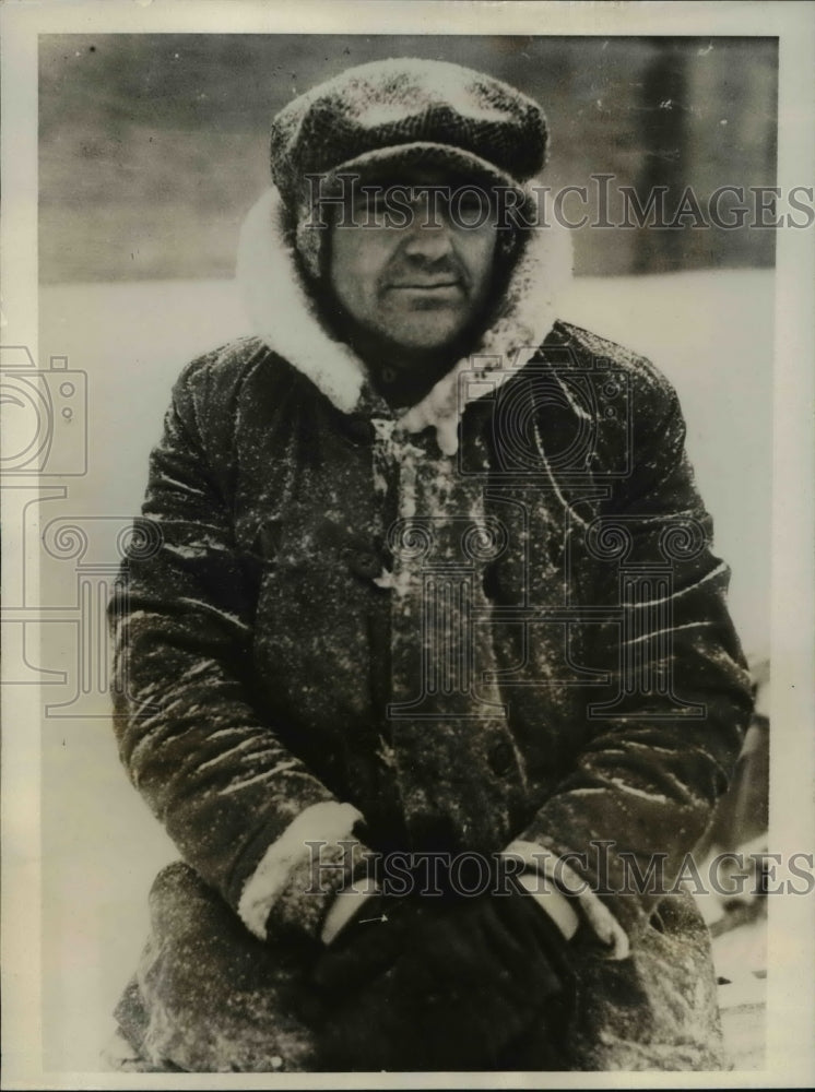 1931 Press Photo Frank Motus fisherman rescued by Coast Guard near Buffalo NY - Historic Images