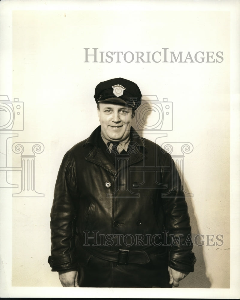 1941 Press Photo Clement Gleason Yellow cab driver of Cleveland - Historic Images