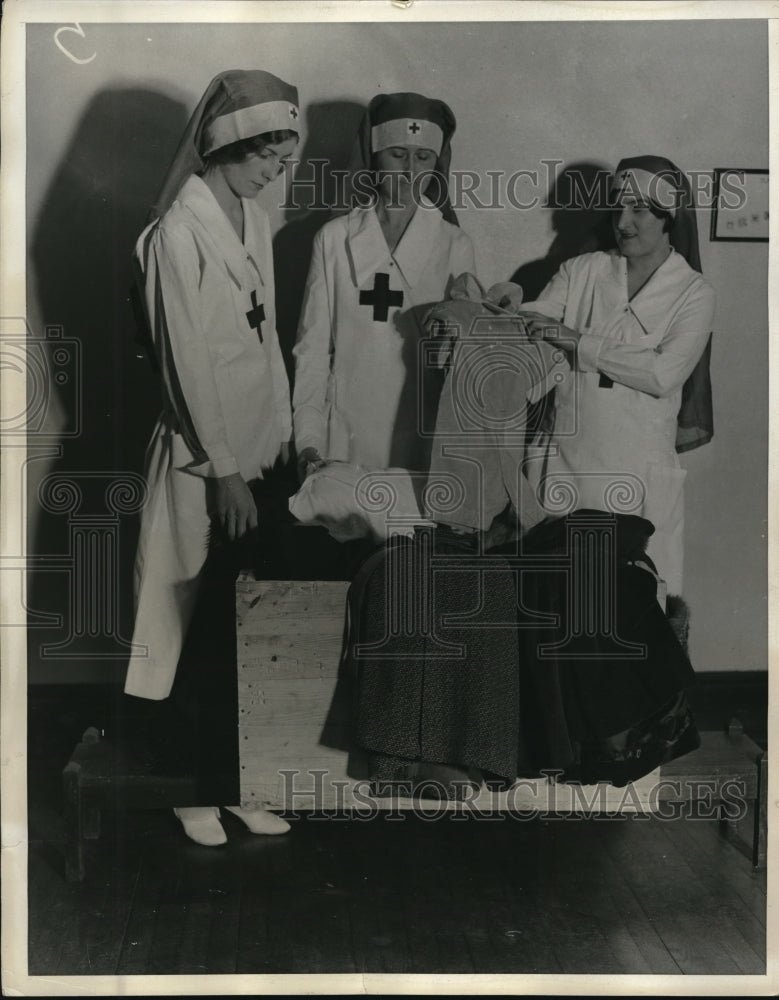 1931 Press Photo Washington D.C. debutantes l to r: Mary Tossman, Laura Dizerega - Historic Images