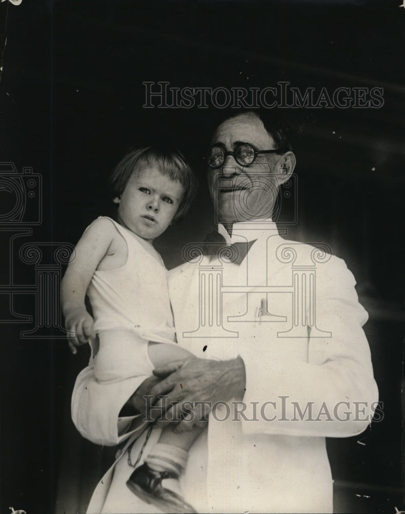 1928 Press Photo George Des Chappelles Alexis and his grandson, Harold Edwin - Historic Images