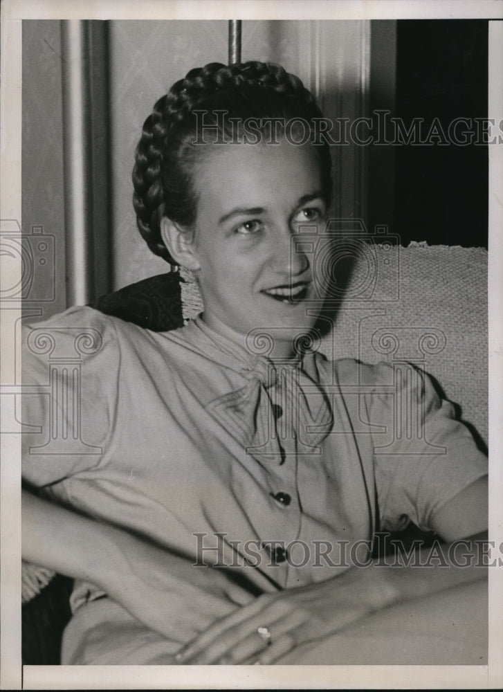 1937 Press Photo Priscilla Arnold, 27-years-old model made her debut in North - Historic Images