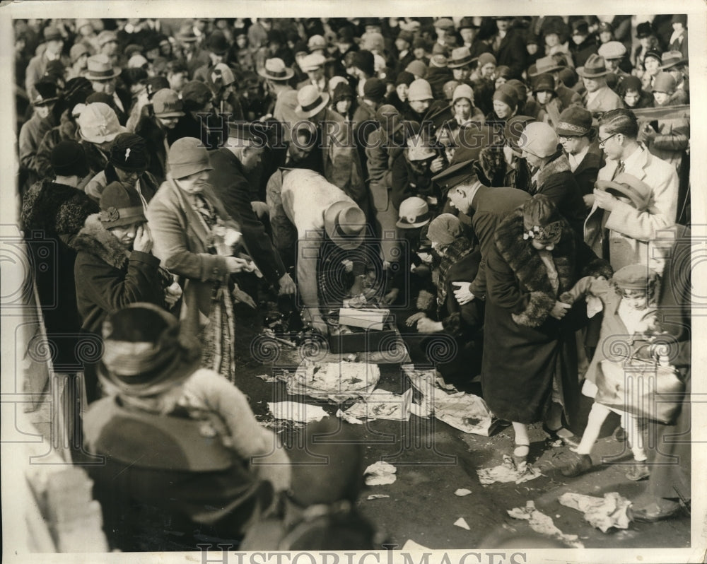 1929 Press Photo Grave of Reverend Patrick J. Power in Holy Cross Cemetery - Historic Images