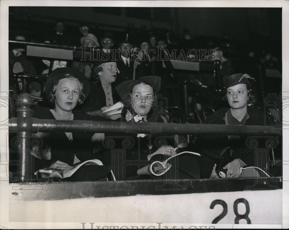 1935 Press Photo Phyllis Andrews (left), Janet Trull and Miss Betty Jane - Historic Images