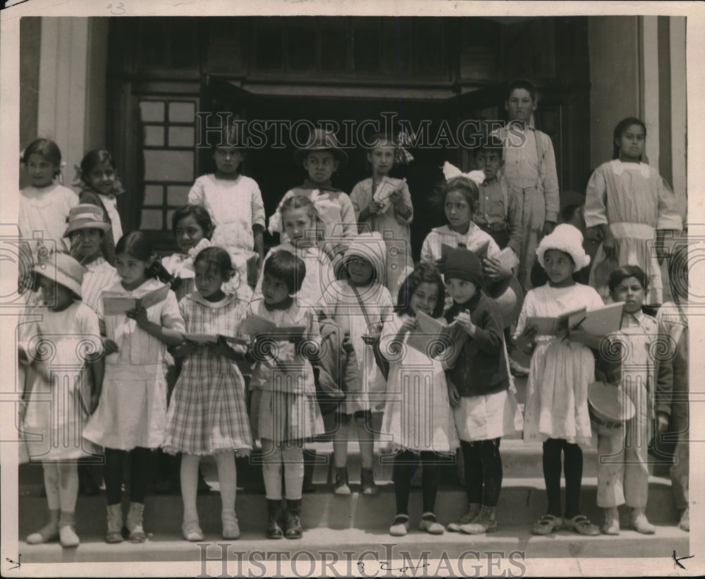 1923 Press Photo Group of Mexican school children. - Historic Images
