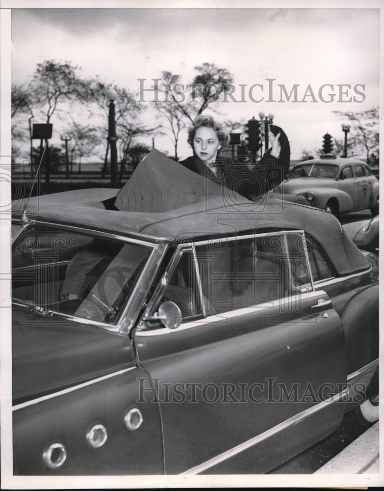 1951 Press Photo Nancy White Stands Up in Convertible Where Top Slashed - Historic Images