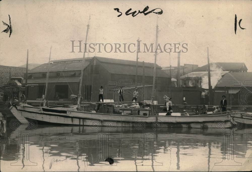 1922 Press Photo Japanese sampan used for smuggling. - Historic Images