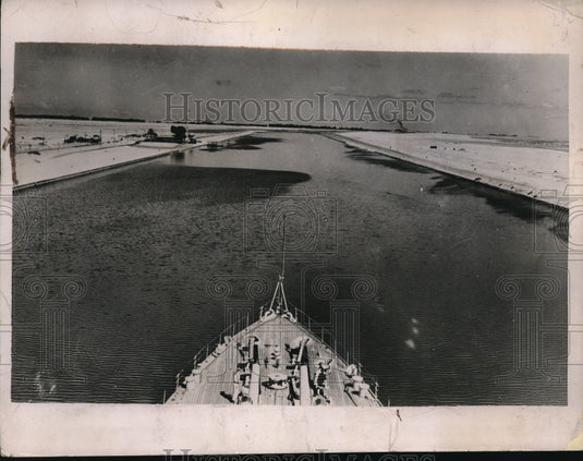 1935 Press Photo The H.M.S. Sussex passed the Suez Canal - Historic Images