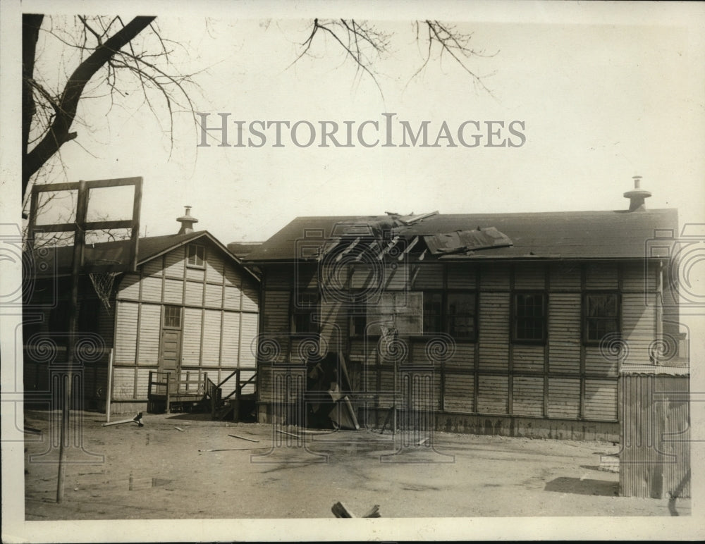 1930 Press Photo The Washington school's roof ripped by strong wind - Historic Images