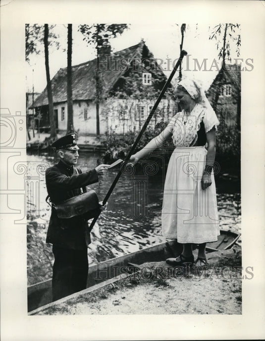 Press Photo Postman Travel by Boat in Germany's Venice - Historic Images