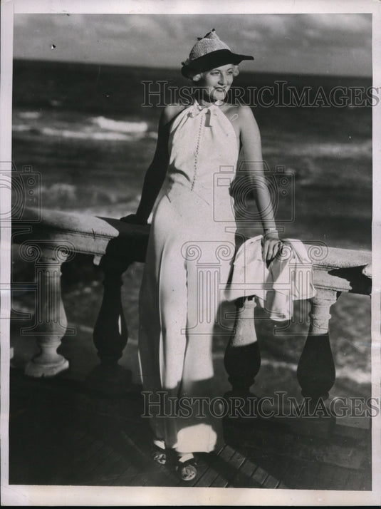 1937 Betty King visitor of Roney Palaza Cabana Club-Historic Images