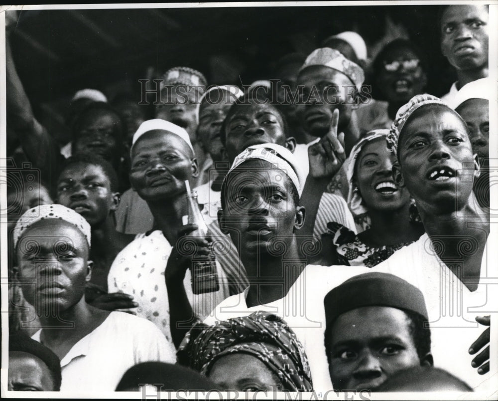 1961 Press Photo Fans watch Horse Race in Lagos Nigeria - Historic Images