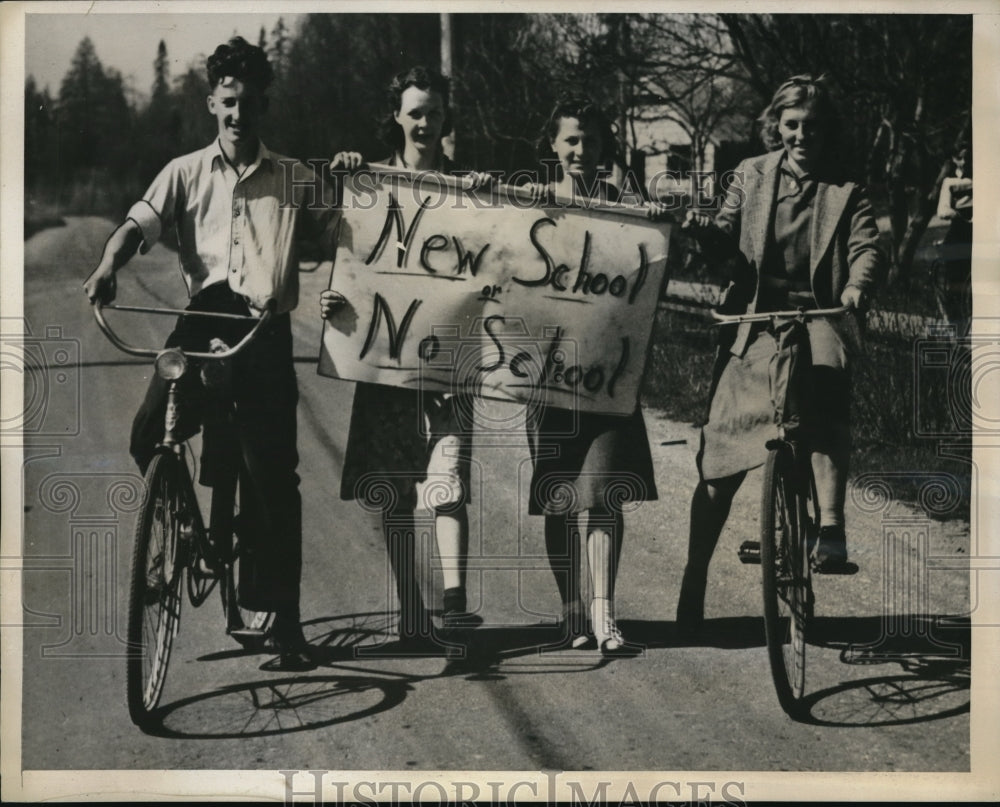 1939 Press Photo New School measure lost, students go on strike in Haney, - Historic Images