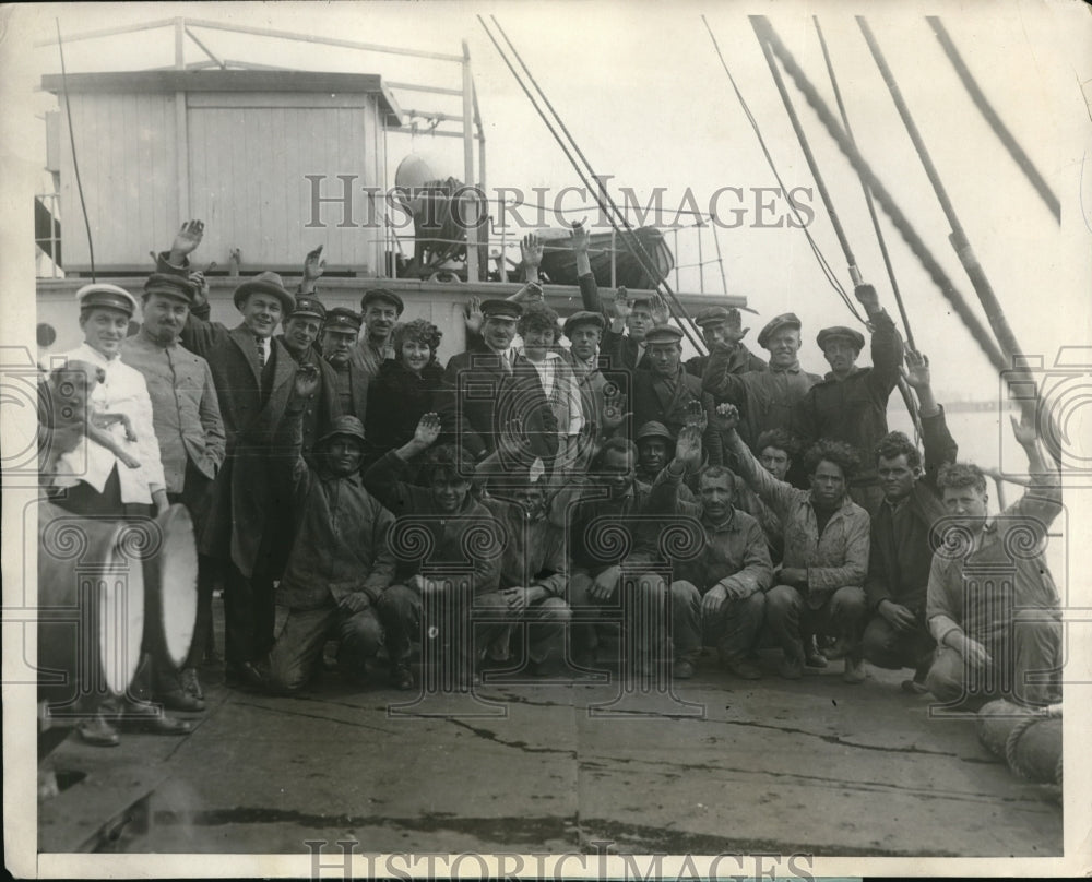 1924 Press Photo Captain Christensen, S.S. Cissy master with his crews - Historic Images
