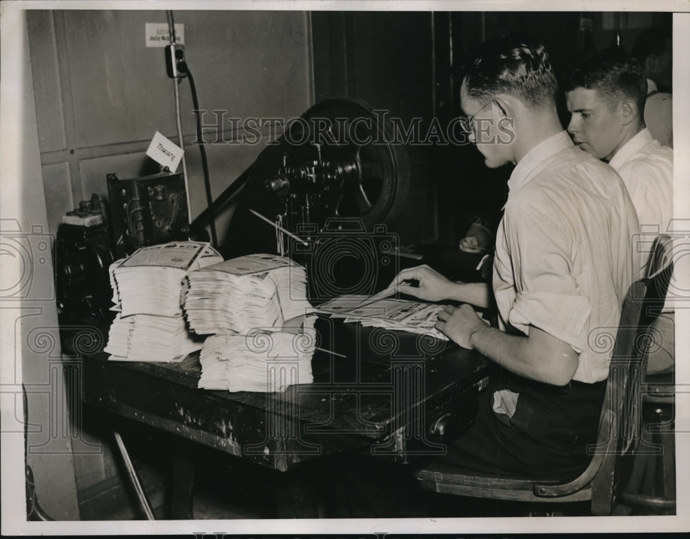 1936 Bonus bonds prepped in Wash DC for WW veterans - Historic Images