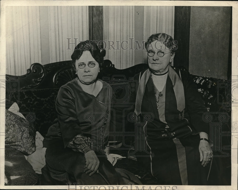 1925 Press Photo Mrs MJ Macy age 74 &amp; Miss Wenonah Lacy Lee Raines school - Historic Images