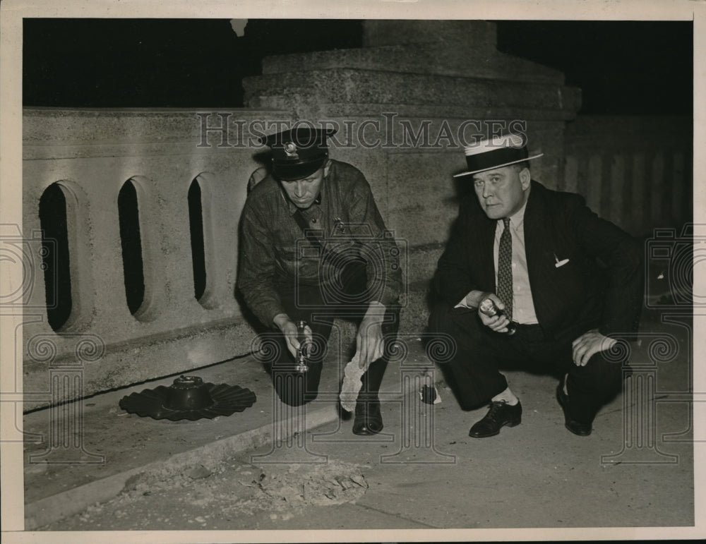 1937 Press Photo Deputy Sheriff Abner Good &amp; H. F. Rose, (R) a Policeman - Historic Images