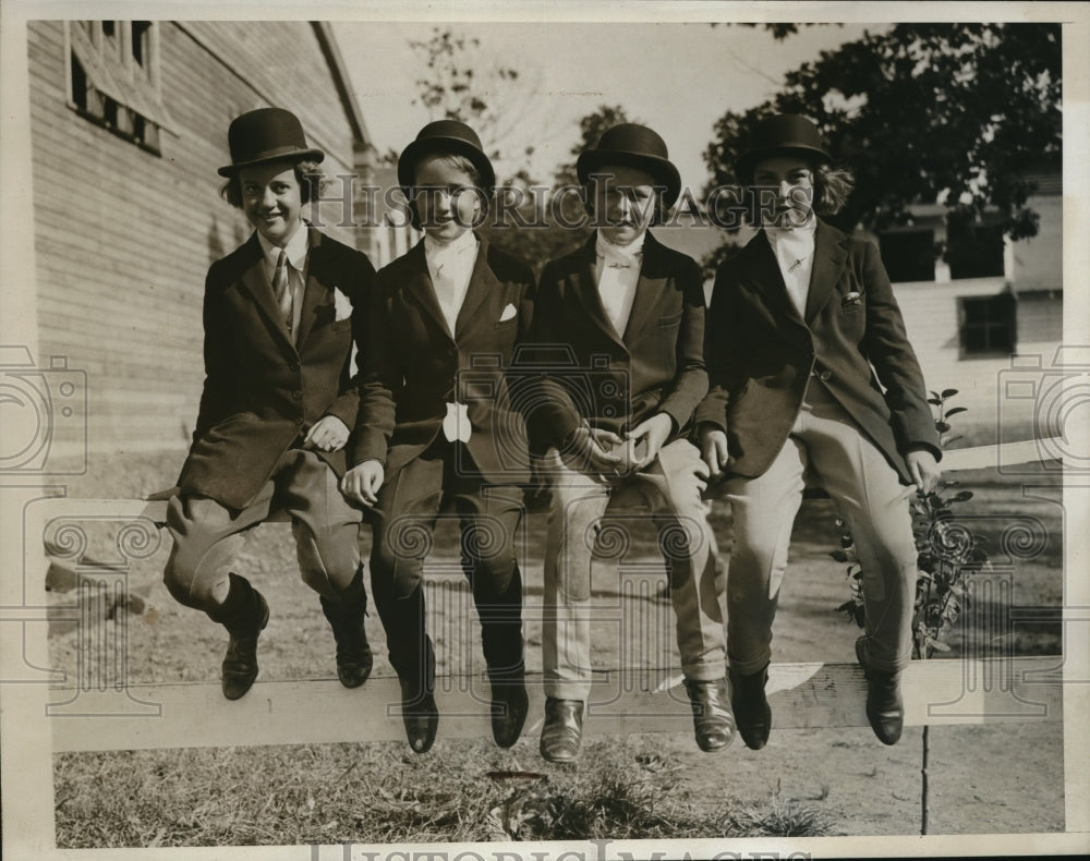 1933 Press Photo Members of the Junior at the Mnntclair riding Club. - Historic Images