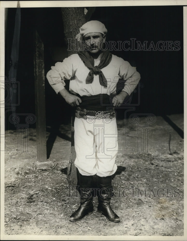 1928 Press Photo Alvano Fernandez, typical garucho of the Argentine pampas - Historic Images