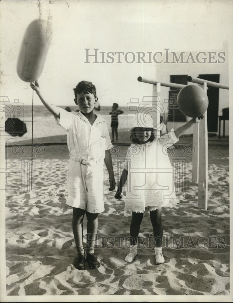 1929 Press Photo Wallace Shaffer and his sister, Anne, at Sea Spray Beach - Historic Images