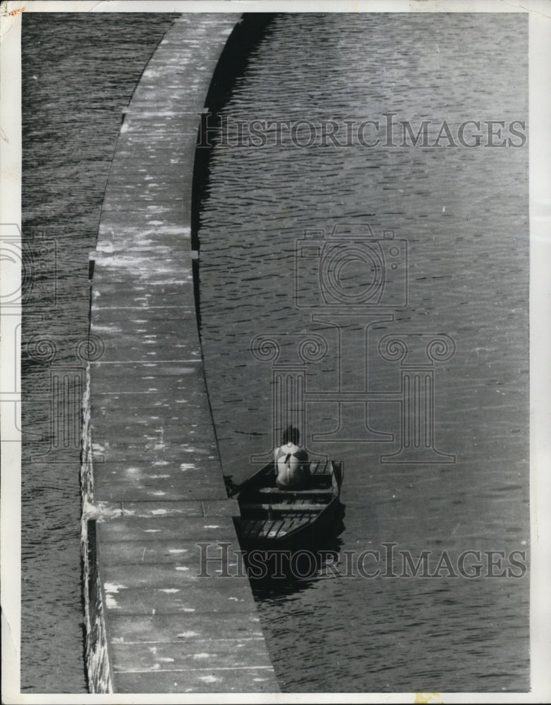 1972 Press Photo Bikini-clad Girl in a Boat along Vltava River - Historic Images